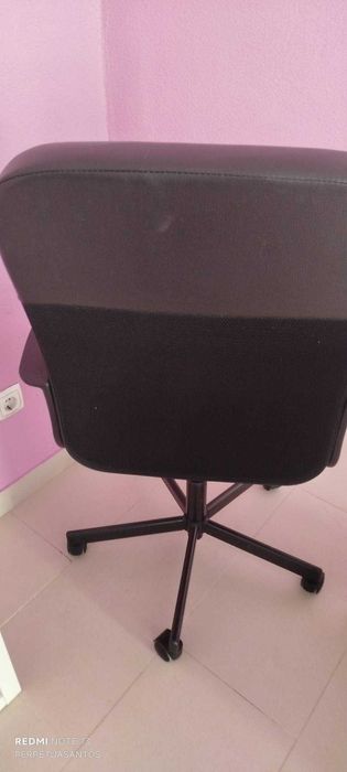 Cadeira de escritório em estado novo