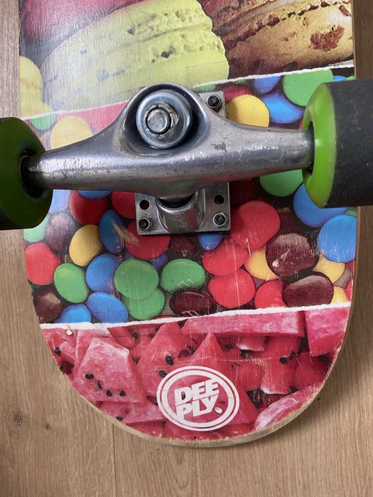 Skate Em bom estado Marca Deeply