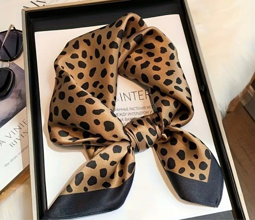 Стильні шовкові хусточки