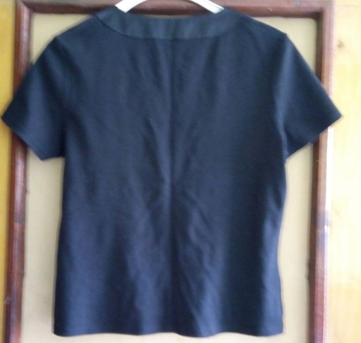 Czarna bluzeczka z ozdobnym przodem, roz.M