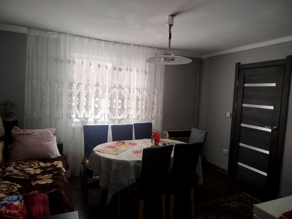 Будинок в місті Сторожинець, земля, сад, краєвид