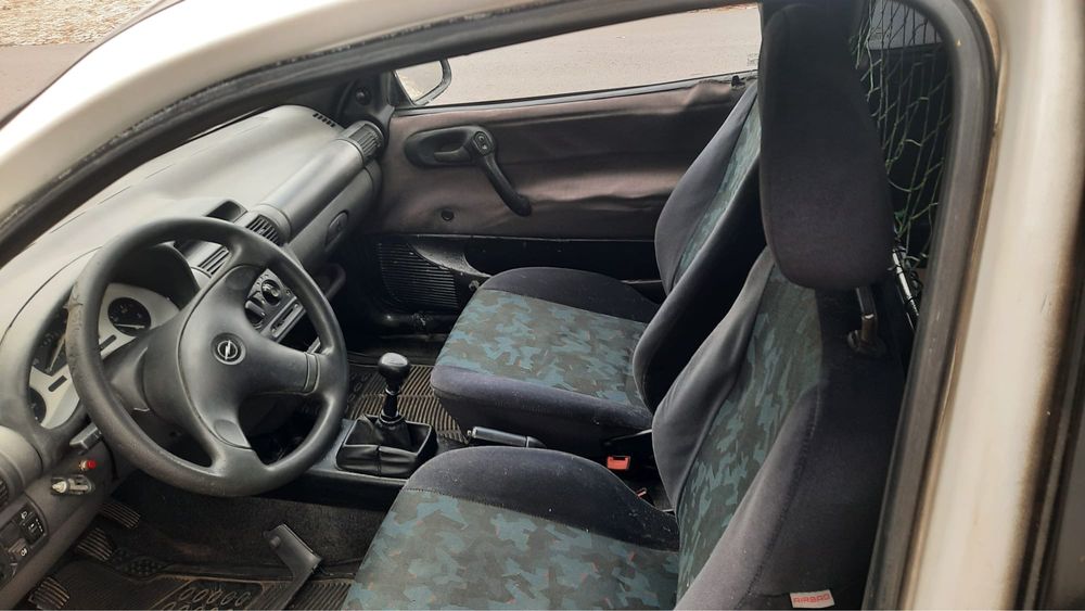 Vende se opel corsa B