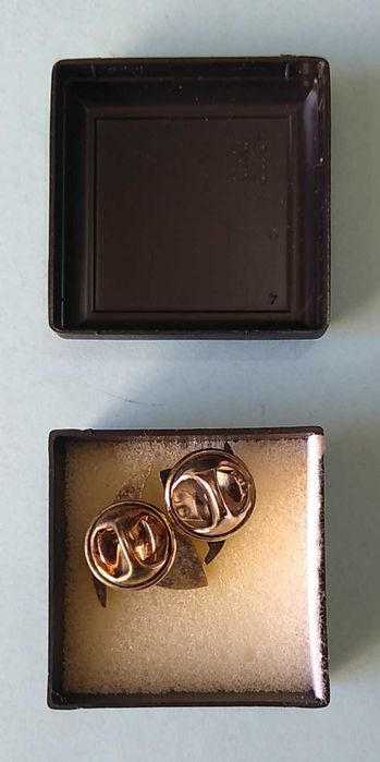 2 pins muito antigos do BEIRA-MAR com estojo próprio do clube