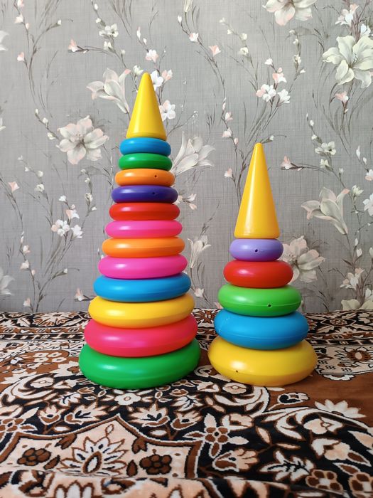 Пірамідка велика маленька