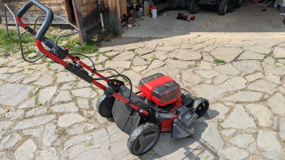 Kosiarka akumulatorowa z napędem 3x5.2Ah+ robot