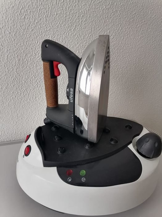 Ferro de engomar com Caldeira Ufesa PL1410