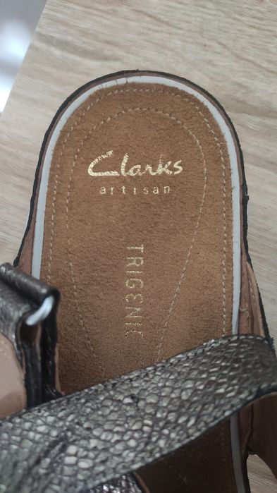 Босоніжки жіночі шкіряні Clarks