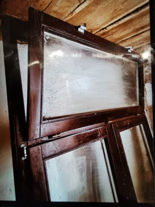 Okna 4 szt, plastik i drewno.