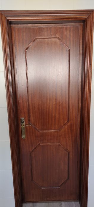 7 Portas  de madeira completa