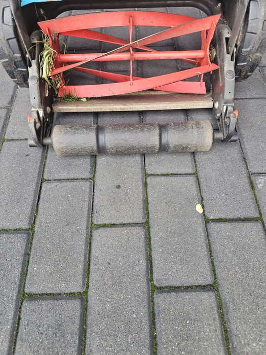 Ręczna kosiarka do trawy GARDENA 330