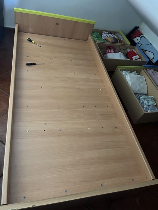 Mobila de quarto criança adolescente com estantes cama e colchão