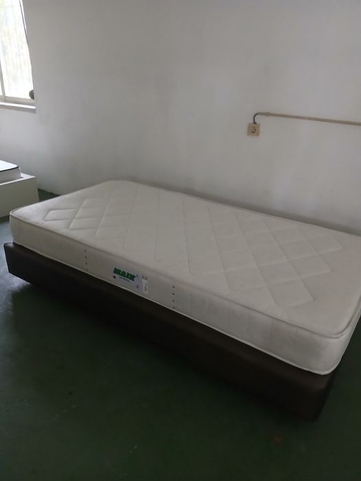 Sommier com colchão