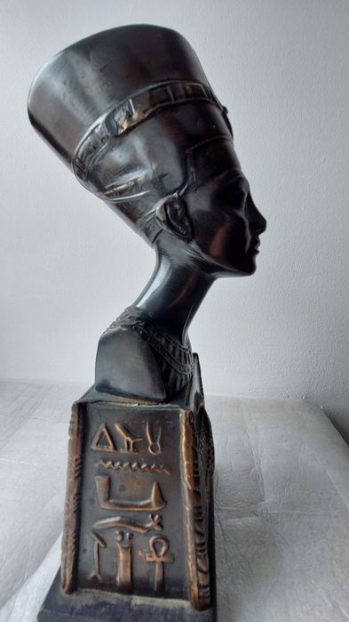 Busto Egípcio da Rainha Nefertiti – Peça Decorativa Estilo Antigo