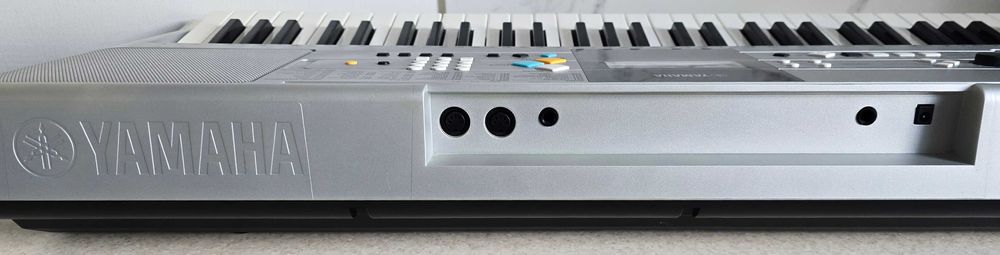 Синтезатор Yamaha PSR-E323 цифровое пианино