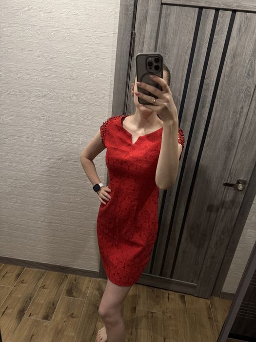 Плаття синє та червоне