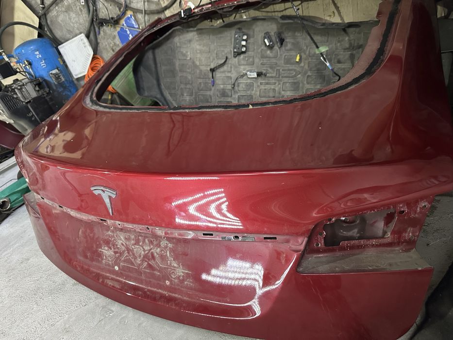 Ляда Tesla Model s