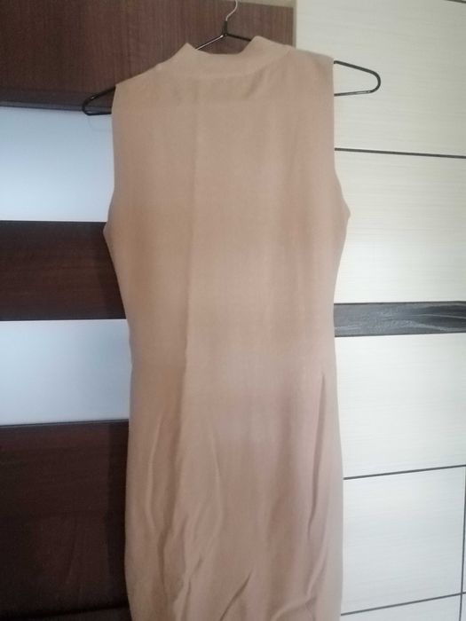 Sukienka na każdą okazję camel