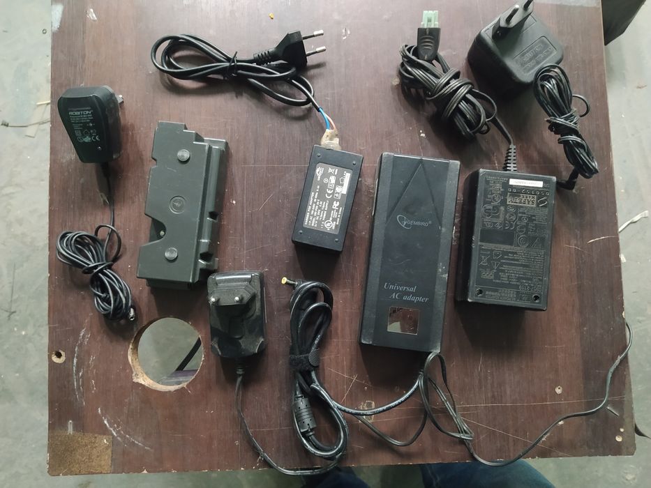 Блоки живлення ноутбуків 19в і інші