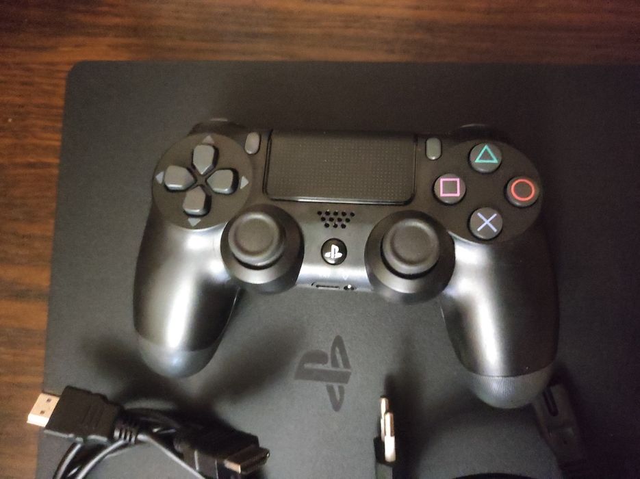 Продам PS4 slim 1Tb