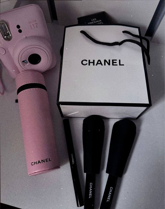 Набір косметичних кистей кисті для макіяжу chanel в рожевому футлярі