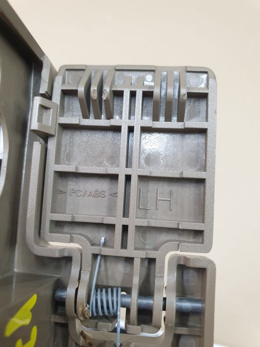 panel osłony bagażnika volvo V70 XC70 2000 -07 - beżowy lewy