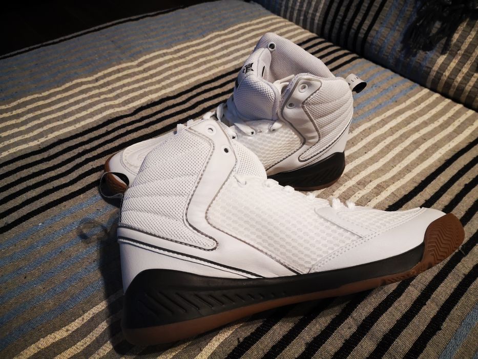 Sapatilhas Everlast.