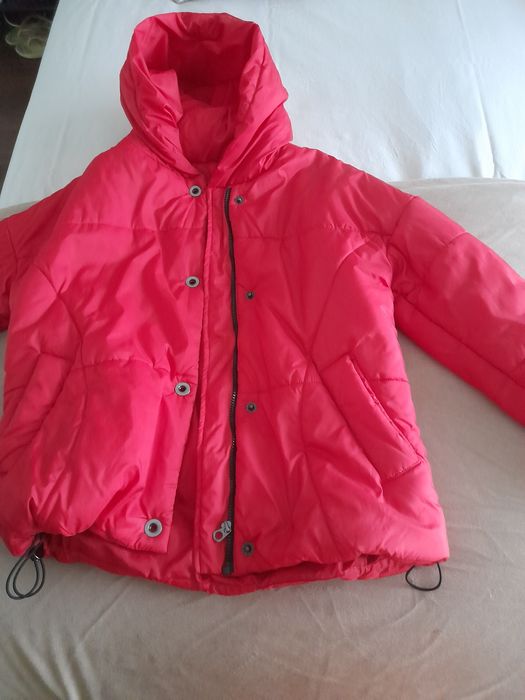 Blusão de senhora com capuz