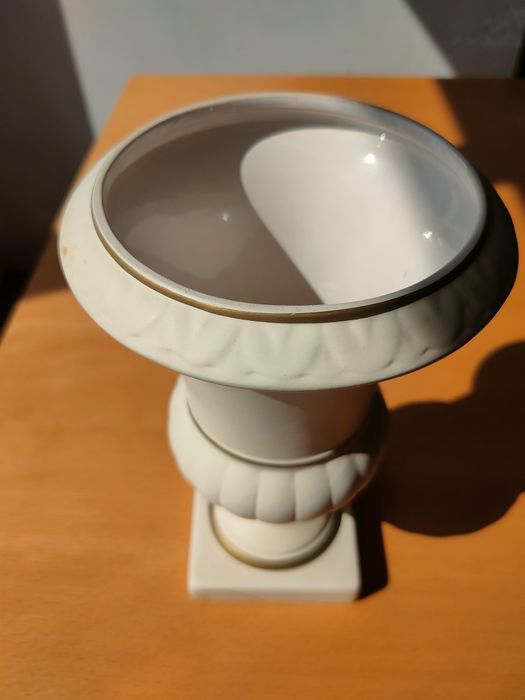 Vaso/jarra/floreira com base.