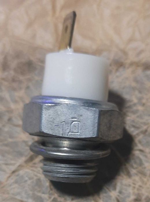 Датчик тиску масла  М 120Д на ВАЗ