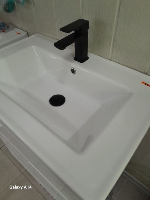 Тумбочка с умывальником  70 в ванную