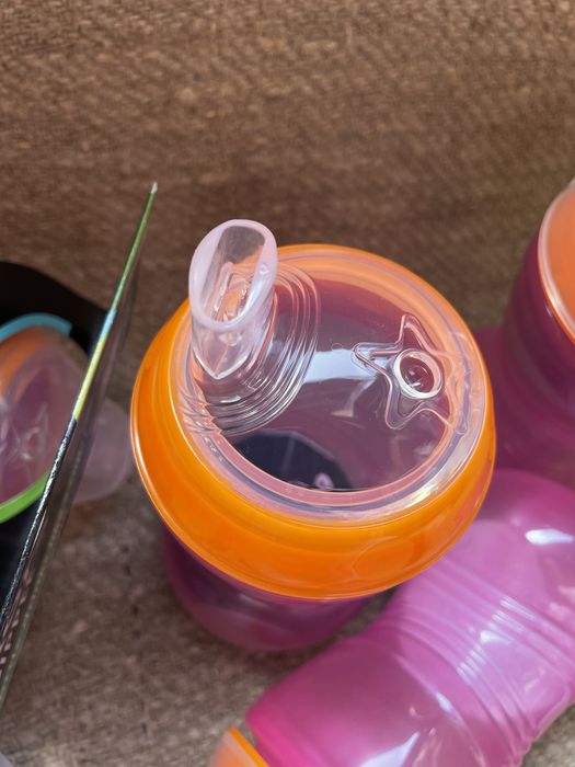 Поїльник-непроливайка tommee tippee 12 міс новий