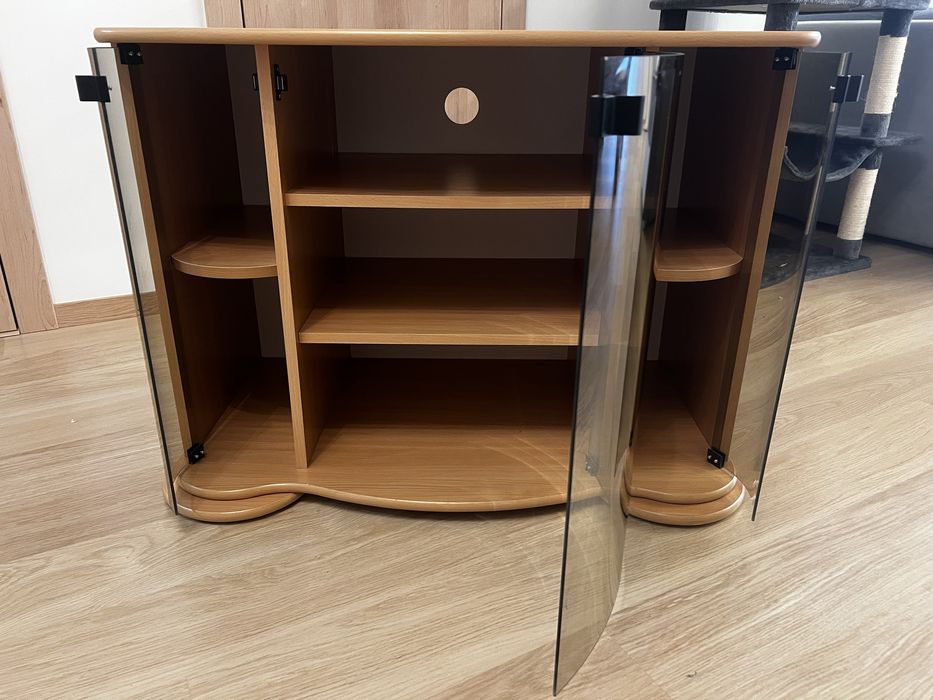 Szafka stojąca pod telewizor