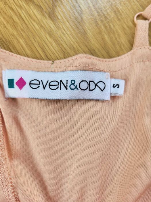 krótka sukienka na ramiączkach Even & Odd