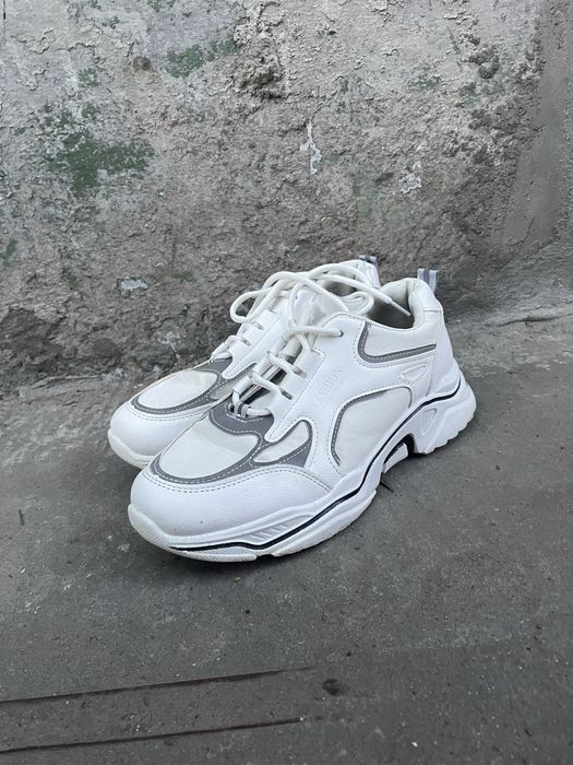 Кроссовки  белые