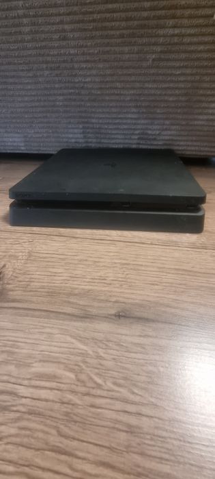 Konsola PlayStation 4