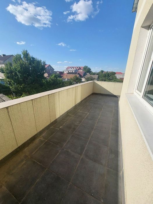 2 кімнатна,з терасою.Кімнати роздільні.Загальна 65м2.Опалення-ГА3.2пов