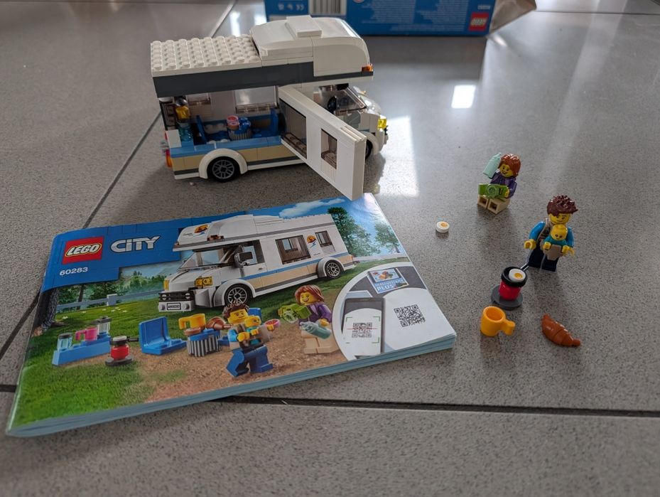 LEGO City 60283 Wakacyjny kamper