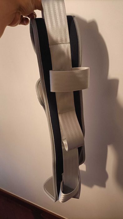 Cinto de transferência com pegas e fecho rápido.