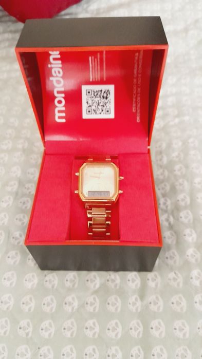 Relogio mondaine  feminino como novo