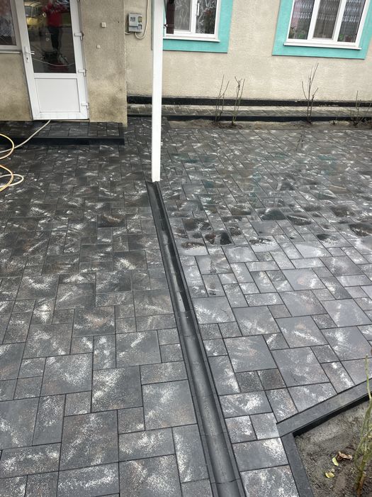 Укладання бруківки та тротуарної плитки