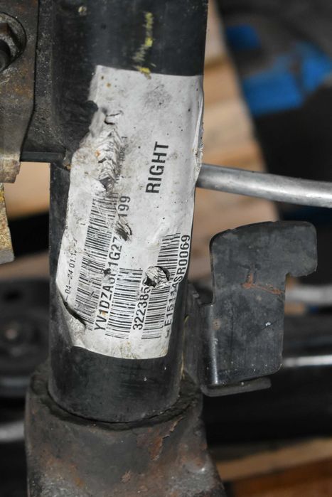 Volvo XC60 I lift 08-17 2.0D amortyzator zwrotnica prawa noga