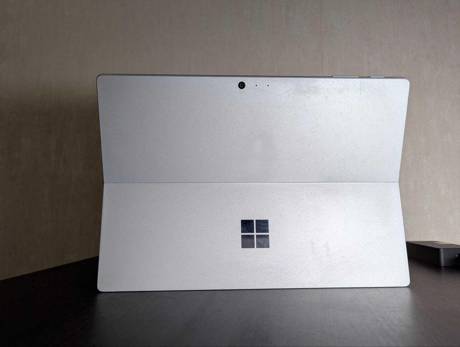 Microsoft Surface Pro 5 8/256gb Intel i5-7300u  АКБ 95%