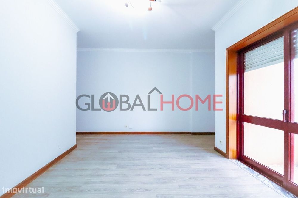 Apartamento T1 Renovado ao centro de Canelas