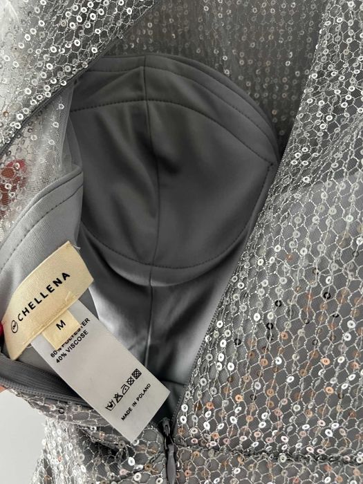 Chellena suknia sukienka cekinowa srebrna w cekiny pióra mini S/M