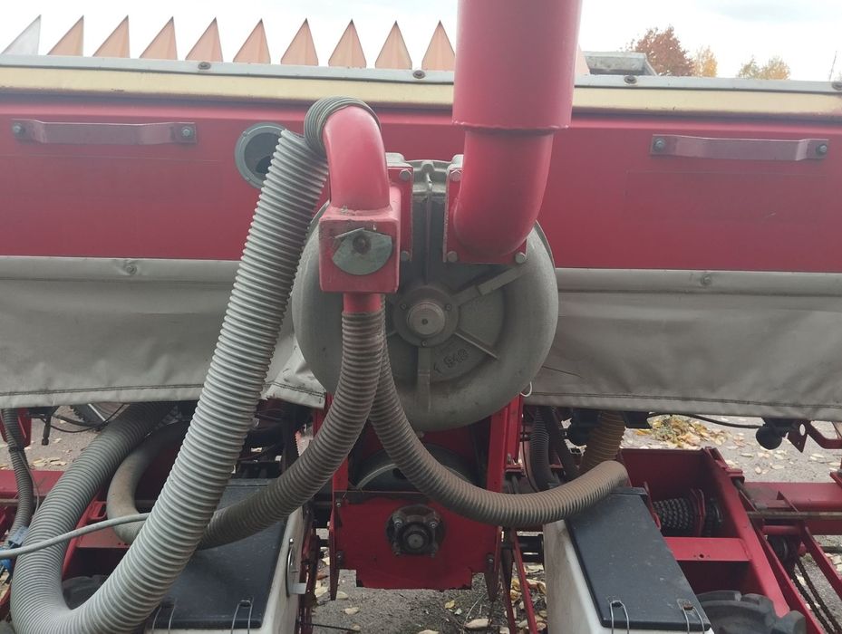 Сівалка пропашна BECKER KP 8, навісна, пневматична, анкерна, 2010 р.в.