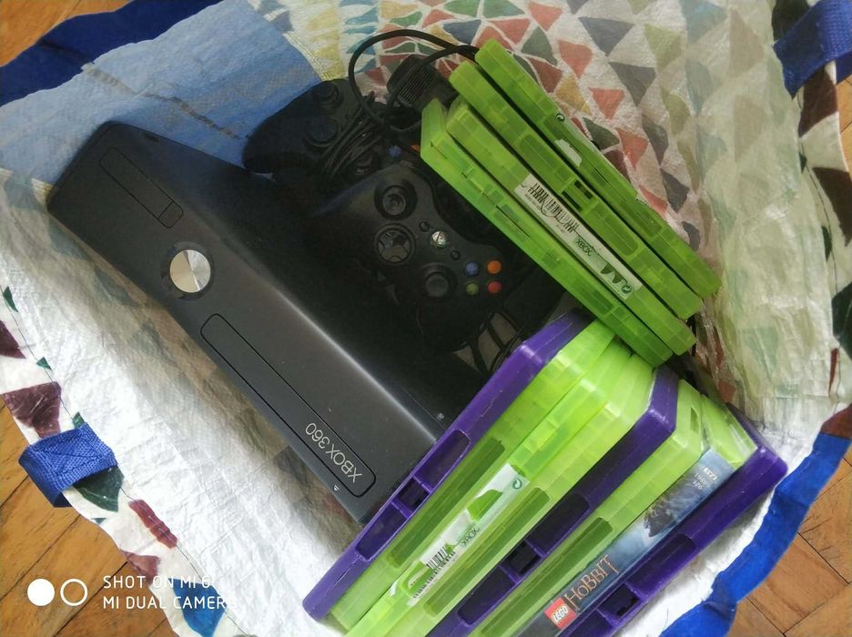 X-box 360 + 2 pady + Kinect+ 18 gier