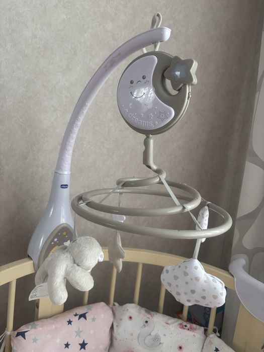 Продам мобиль на кроватку
