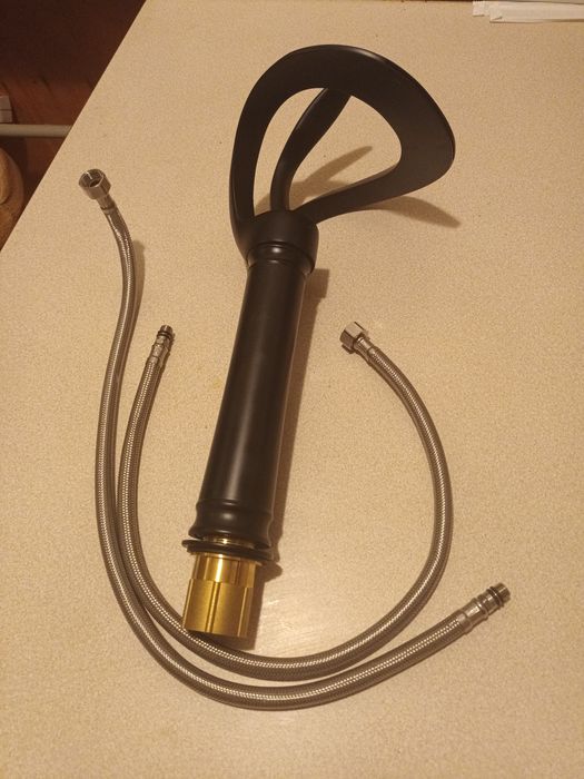 Bateria umywalkowa czarna wysoka