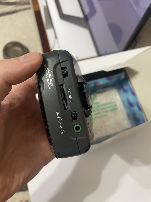 Продам касетний плеєр philips dinamic bass boost AQ6585