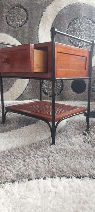 Movel madeira e ferro  como novo ,muito robusto